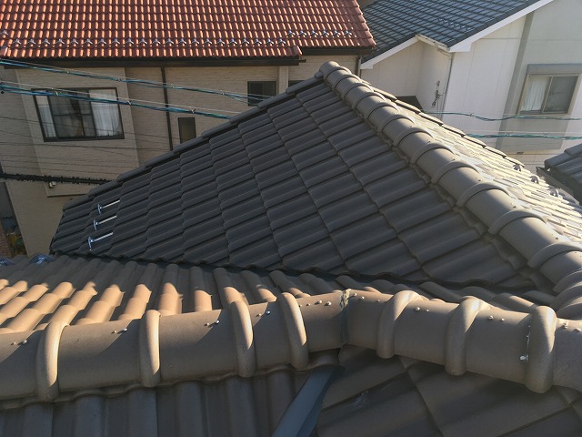 岐阜市で天窓の雨漏りが生じていた事例、原因はエプロン部分の穴あきでした